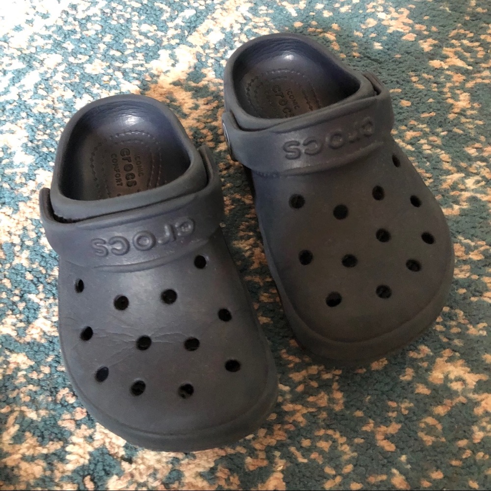 Crocs in Navy Size 9 Toddler Boy